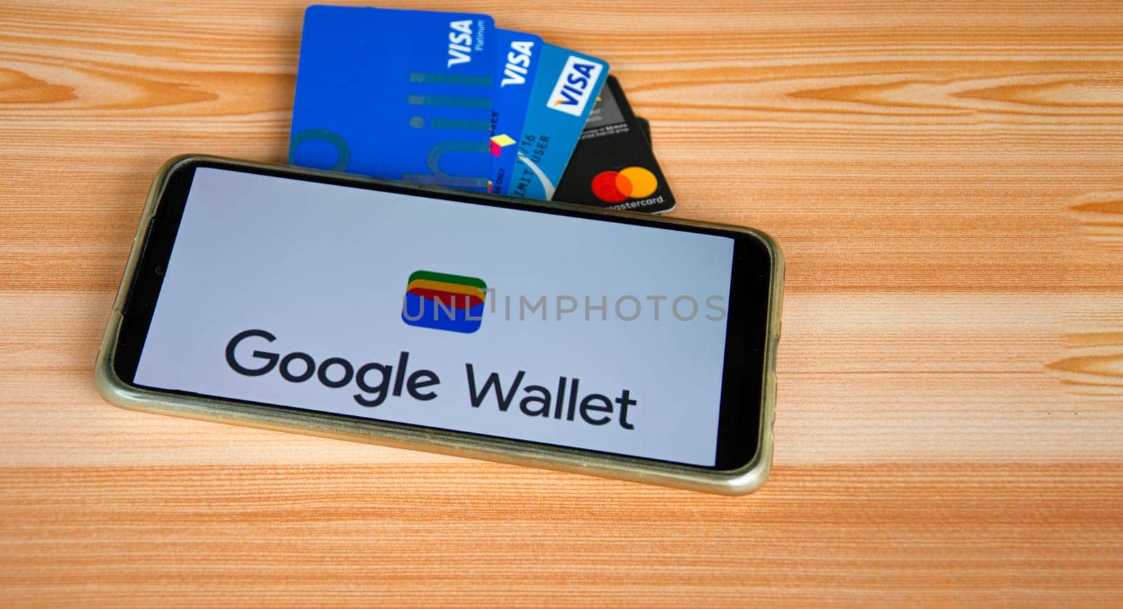 26-11-2022 Chonburi, Thailand, Google Gpay, Wallet is starting to use and is an application that combines financial matters Purchasing and shopping online by boonruen