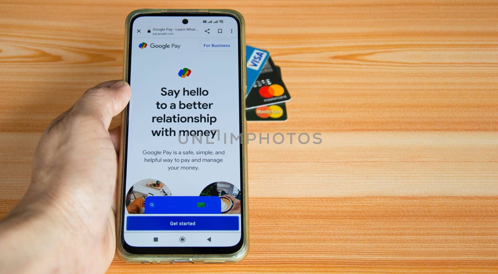 26-11-2022 Chonburi, Thailand, Google Gpay, Wallet is starting to use and is an application that combines financial matters Purchasing and shopping online