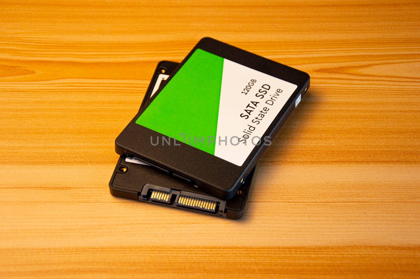 2.5-inch SSD hard drives, nowadays, are in great demand. by boonruen