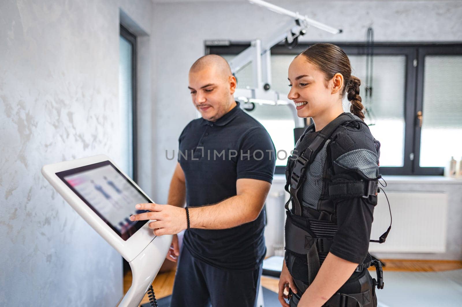 An expert guides a participant through a workout using cutting-edge technology.