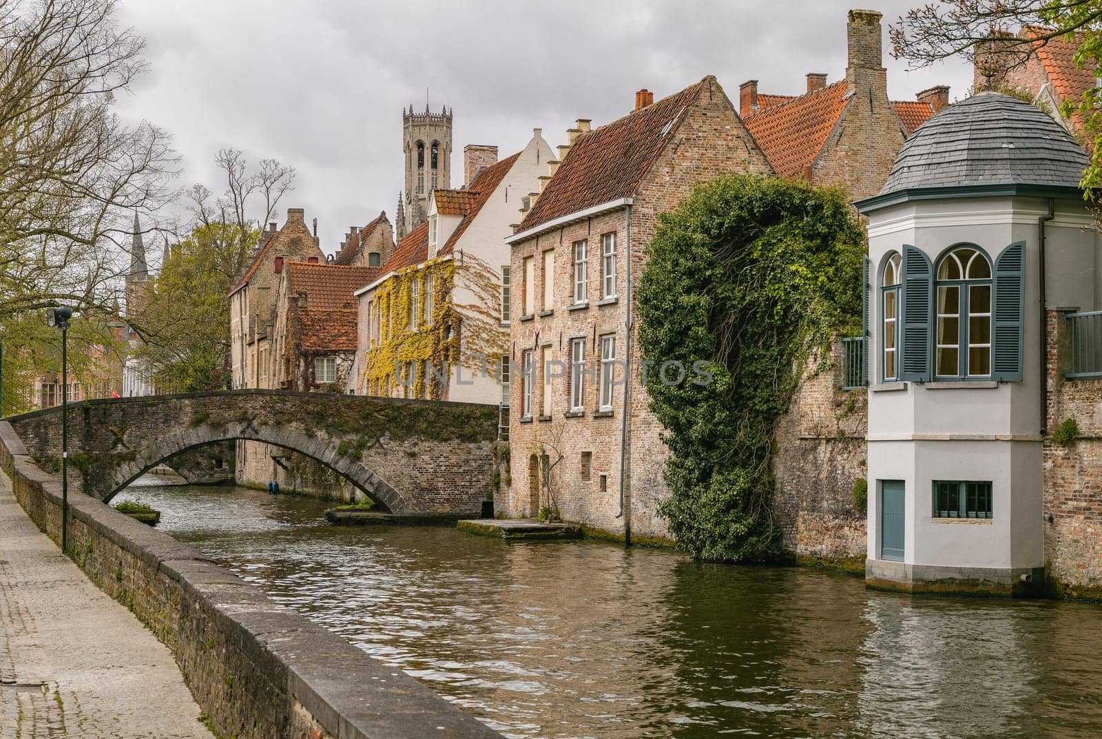 Bridge, canal and old houses in Brugge.