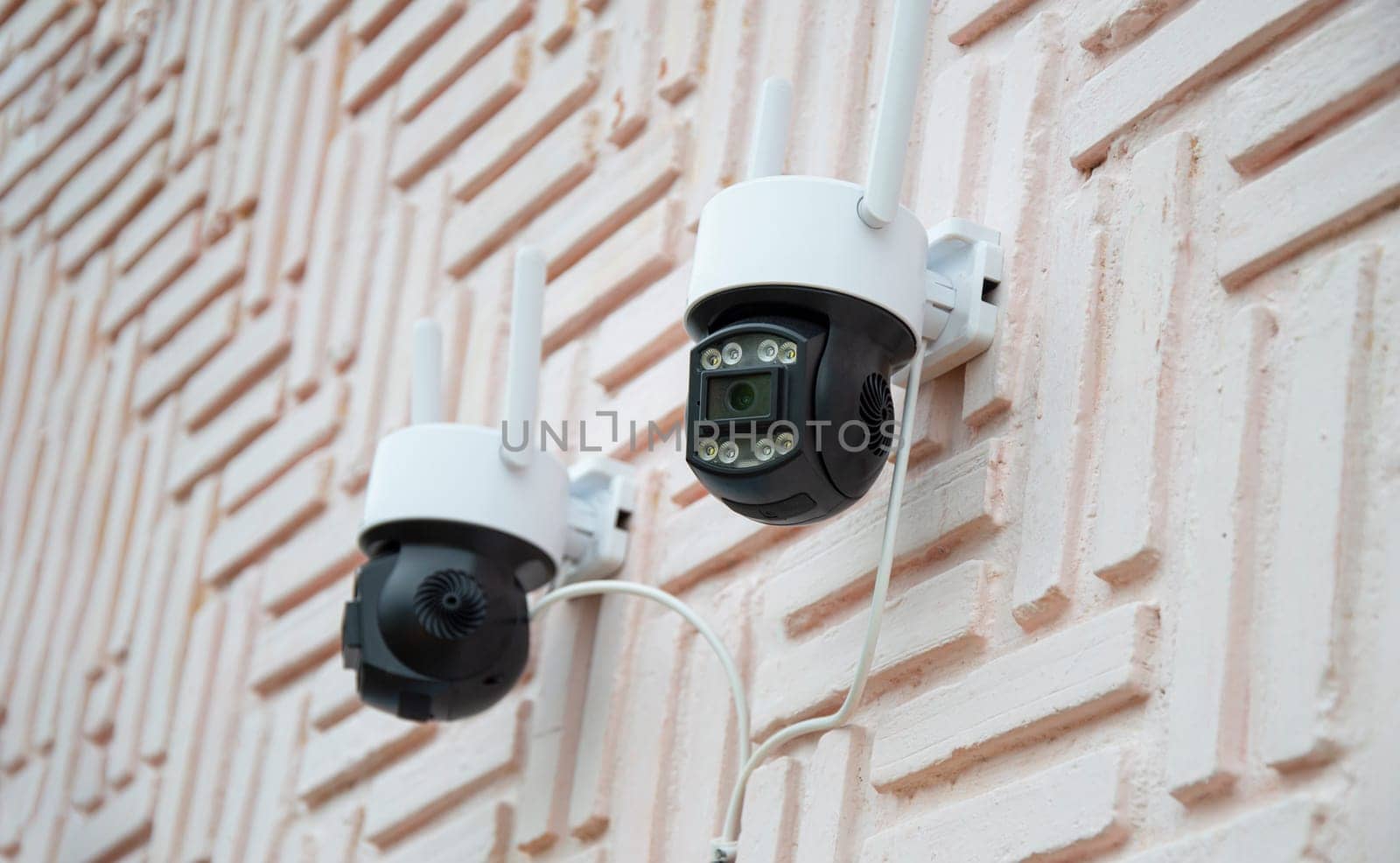 IP wifi wireless security camera supports Internet installation technology, security systems, smart home applications.	