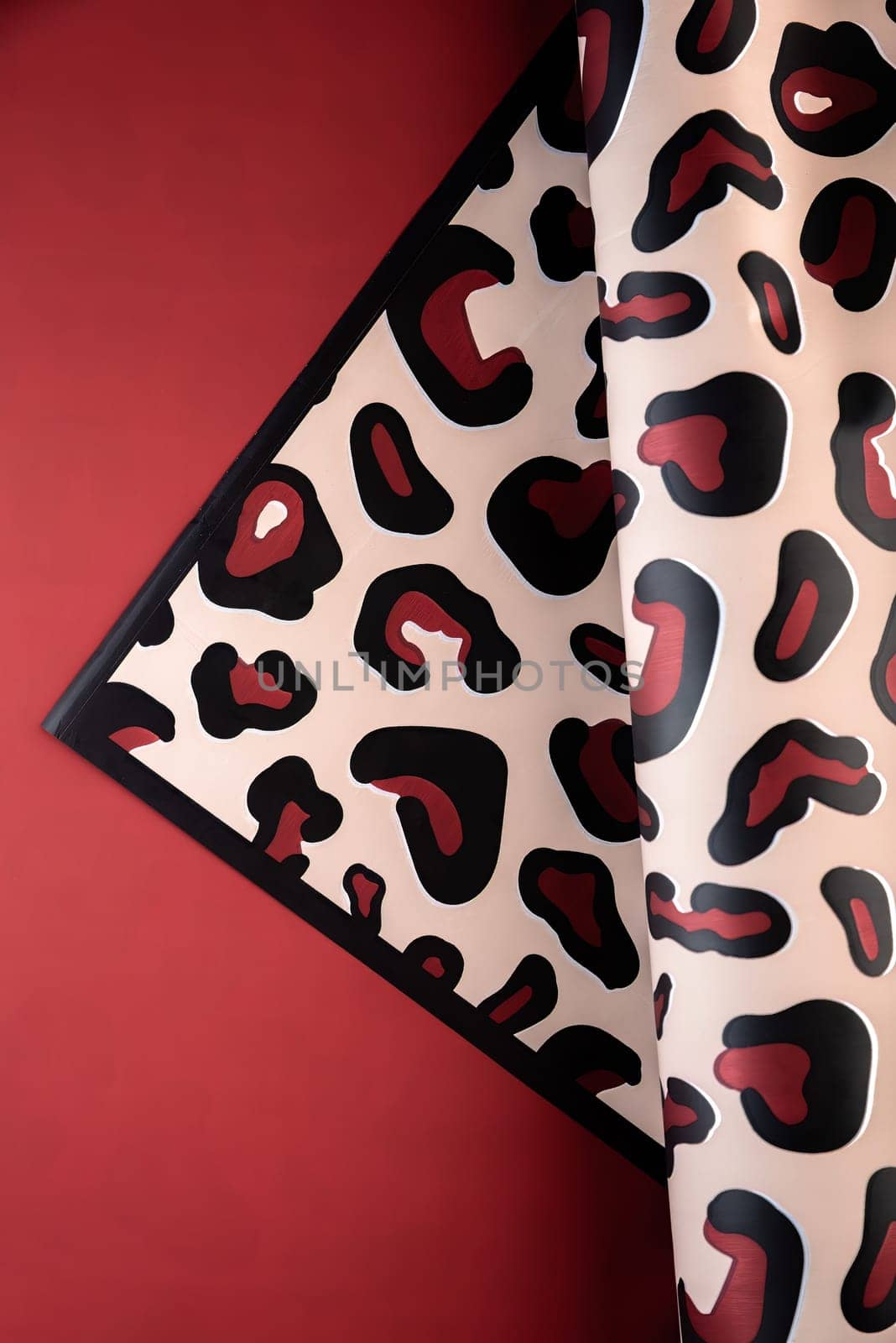 wrapping paper for flowers bouquets in two colors red and leopard print