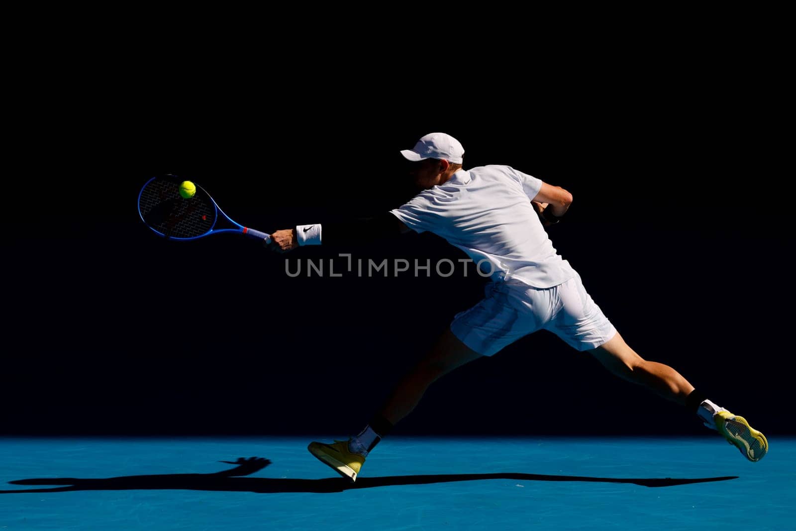 MELBOURNE, AUSTRALIA - JANUARY 19: Jack Draper of Great Britain hits a backhand whilst playing against Carlos Alcaraz of Spain on day eight of the 2025 Australian Open at Melbourne Park on January 19, 2025 in Melbourne, Australia.