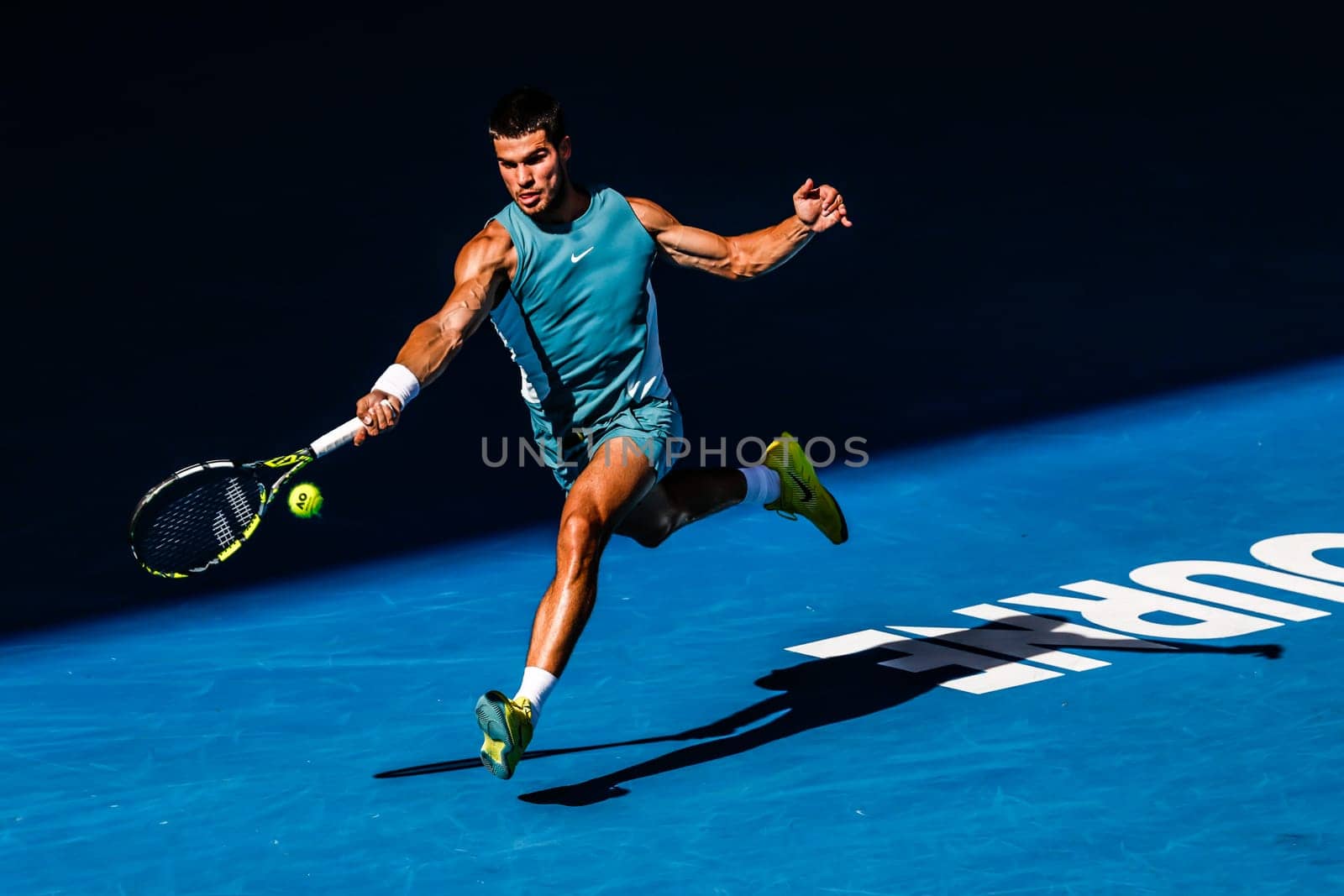 MELBOURNE, AUSTRALIA - JANUARY 19: Carlos Alcaraz of Spain hits a forehand to Jack Draper of Great Britain on day eight of the 2025 Australian Open at Melbourne Park on January 19, 2025 in Melbourne, Australia.