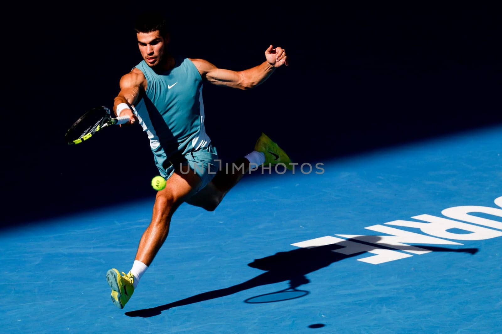 MELBOURNE, AUSTRALIA - JANUARY 19: Carlos Alcaraz of Spain hits a forehand to Jack Draper of Great Britain on day eight of the 2025 Australian Open at Melbourne Park on January 19, 2025 in Melbourne, Australia.