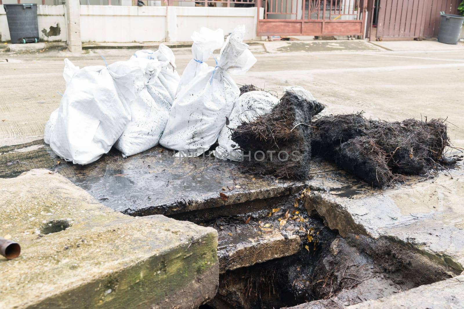 Working for drain cleaning. Problem with the drainage system.