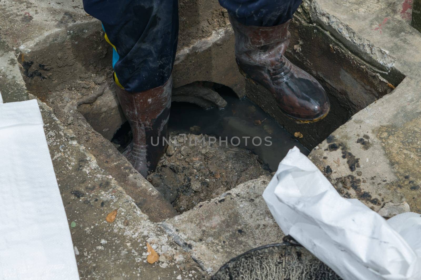 Working for drain cleaning. Problem with the drainage system.