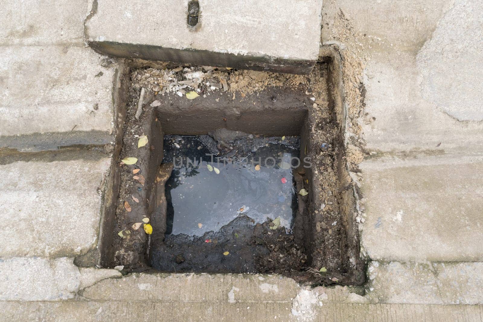 Working for drain cleaning. Problem with the drainage system.