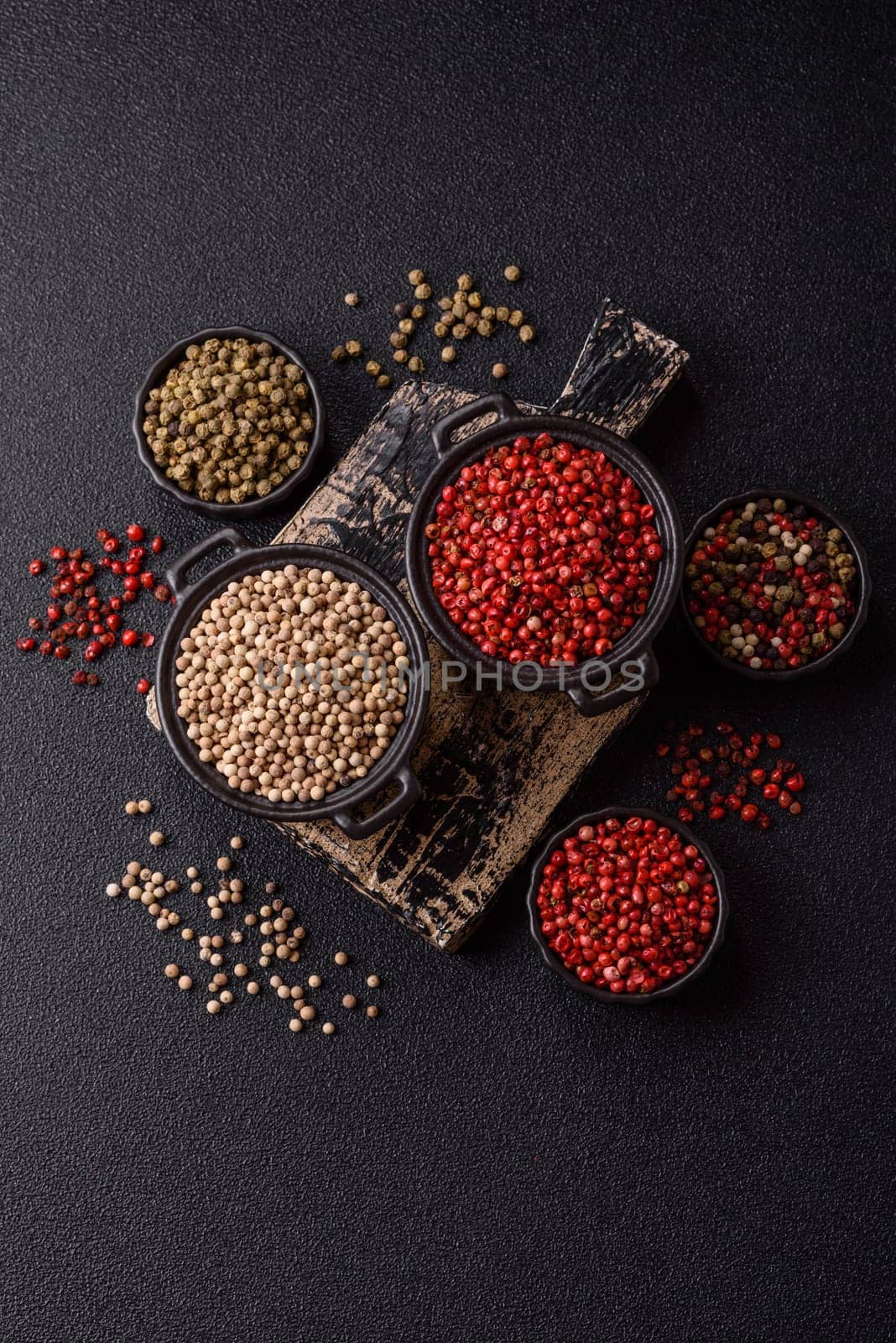 White allspice in a ceramic bowl on a dark concrete background