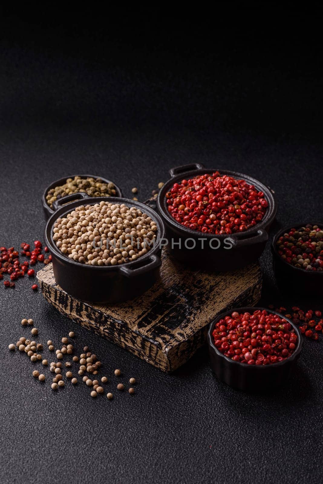 White allspice in a ceramic bowl on a dark concrete background