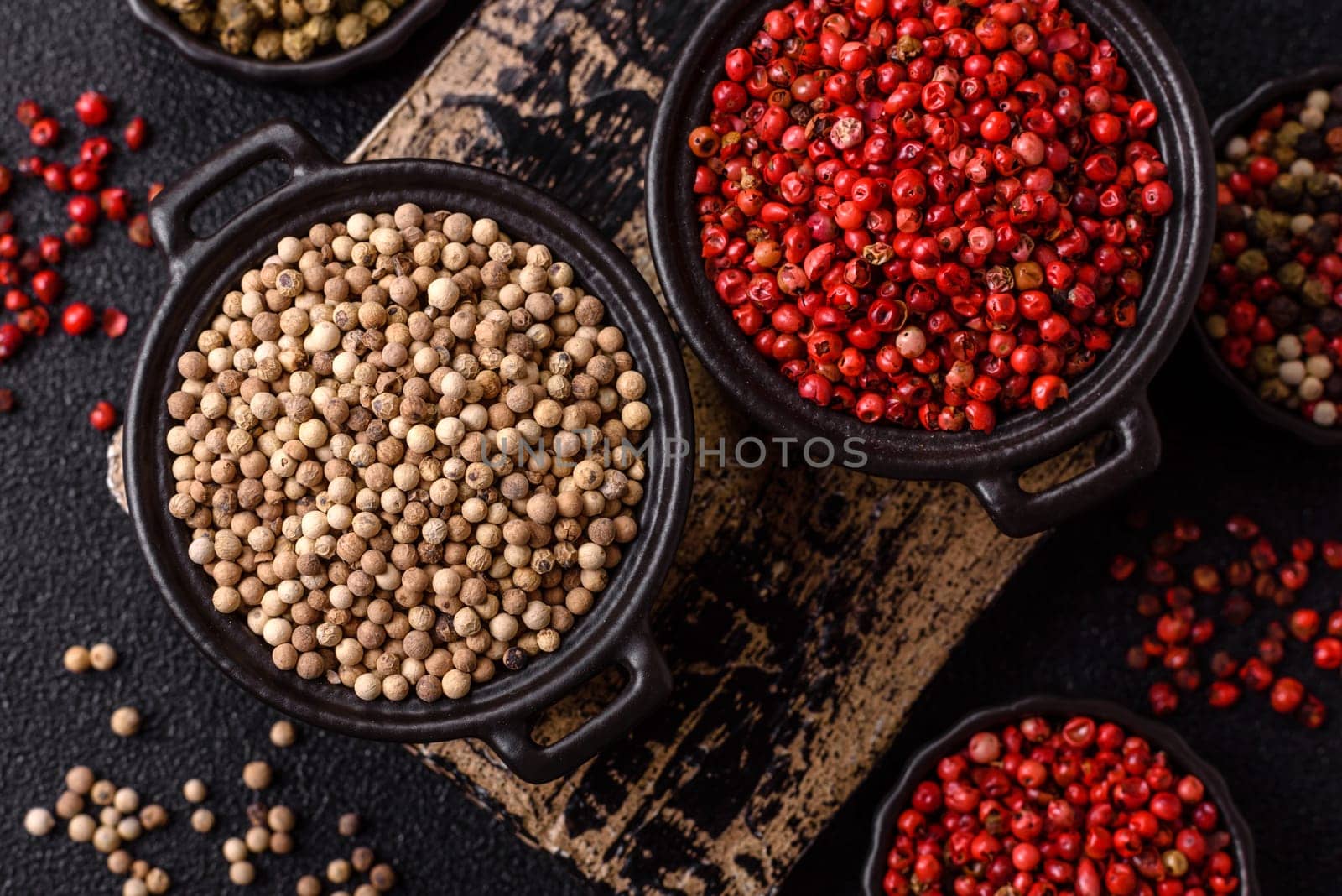 White allspice in a ceramic bowl on a dark concrete background