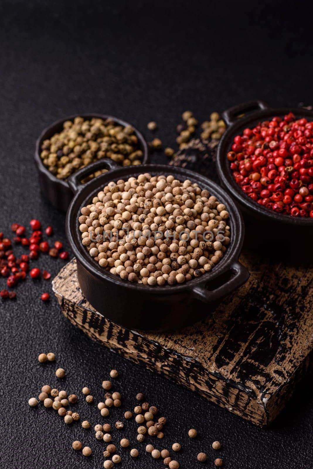 White allspice in a ceramic bowl on a dark concrete background
