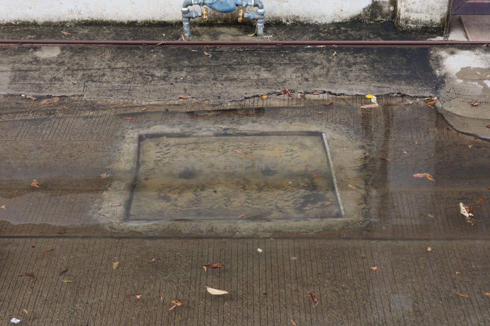 Working for drain cleaning. Problem with the drainage system.