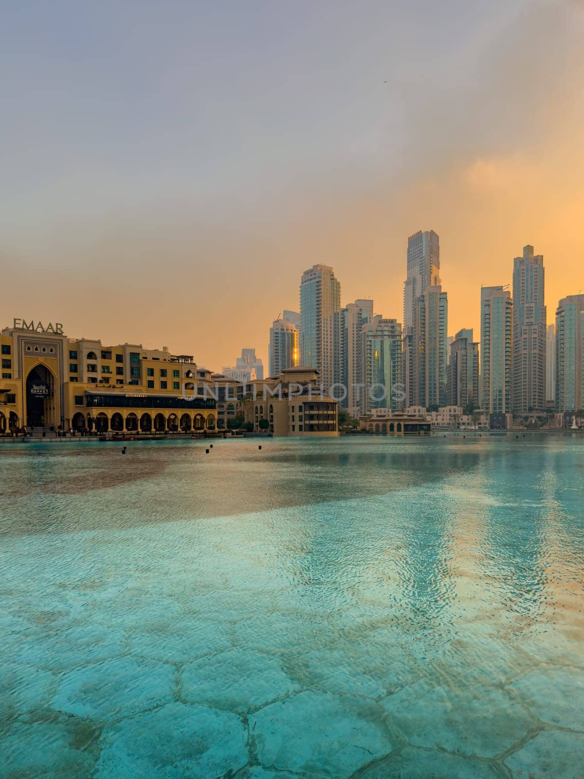 UAE, Dubai, 26 September 2024: The famous shopping center Dubai Mall and Burj Khalifa skyscraper at dusk, Dubai's sights and skyscrapers illuminated at night, palm trees. High quality photo