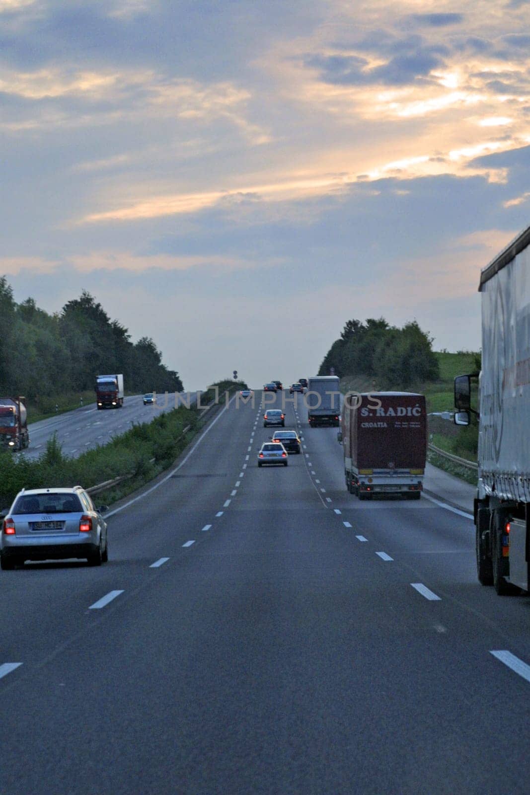 (Highway or motorway or turnpike or autobahn) and lane