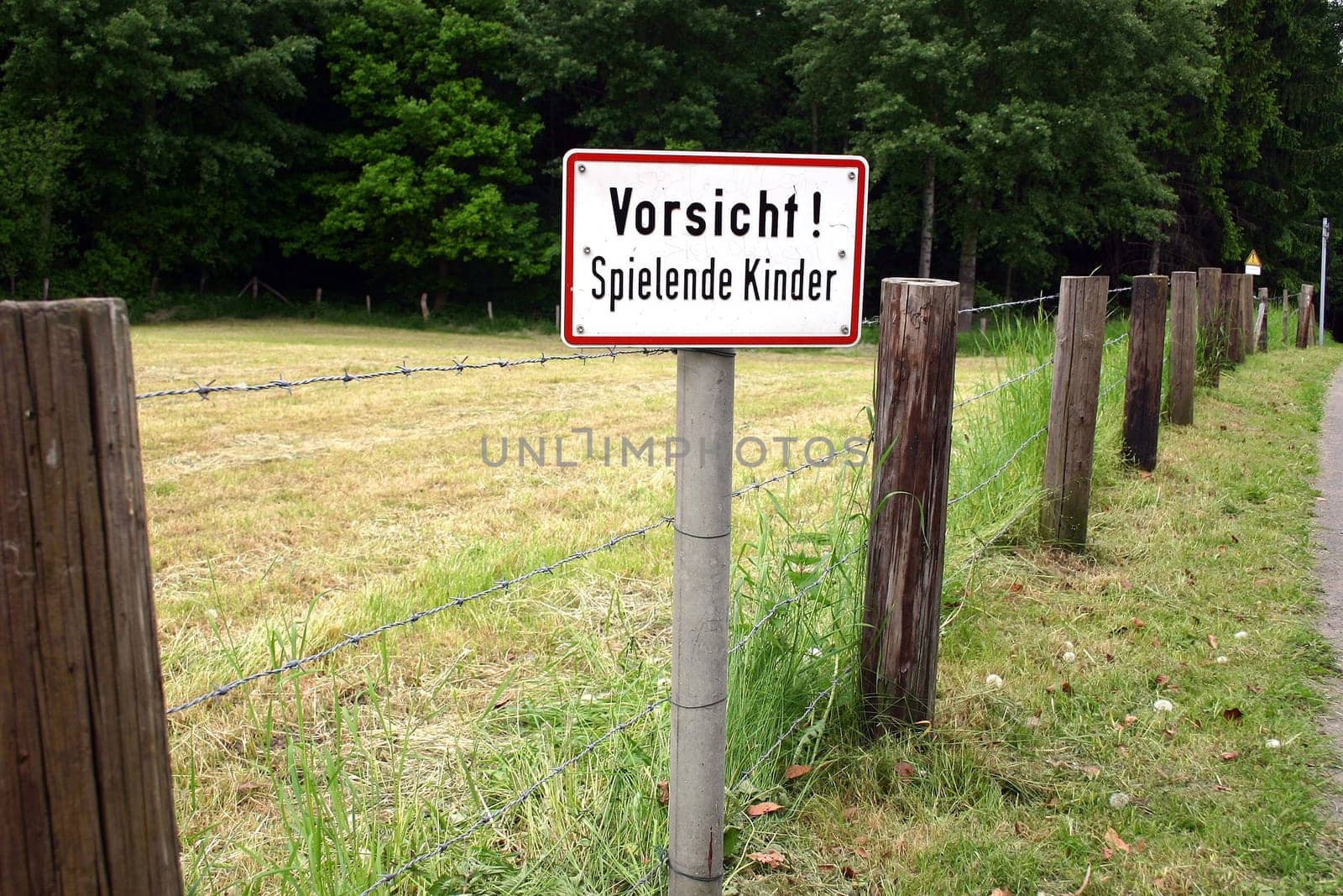 Attention,dangerous! The only thing that helps is barbed wire!