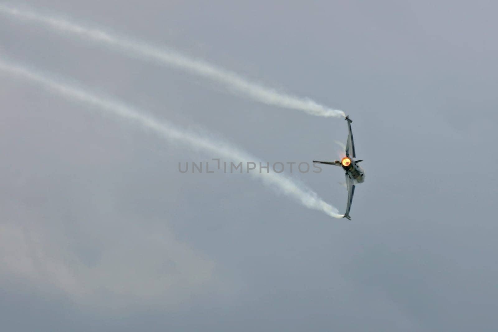 F16 Fighting Falcon Curve