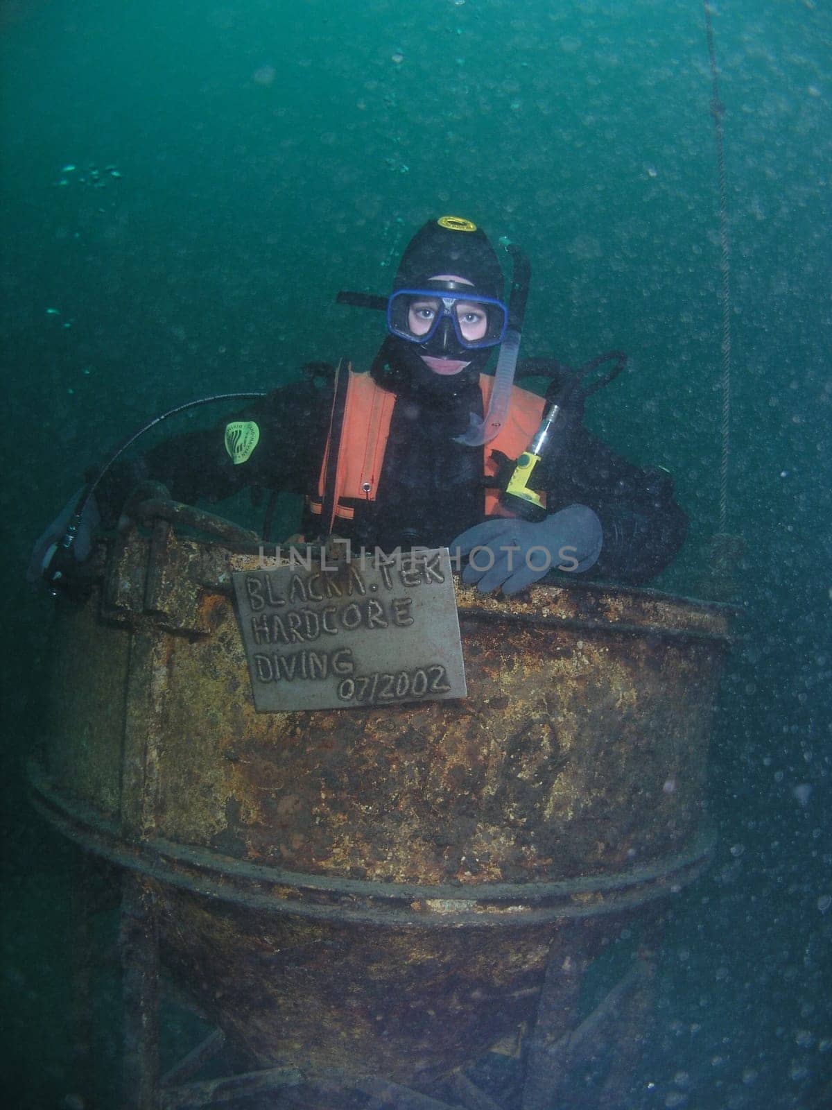 With the submarine is a hoax! Is a concrete bomb (Schütte) in a former opencast mine. But because it looks like it,I couldn't resist taking the title.