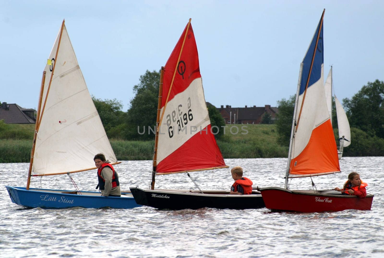 Sailing children