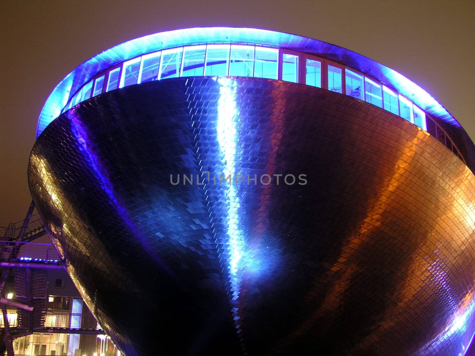 The architecture of the universe is said to resemble the shape of a whale. To some extent,it is even true.