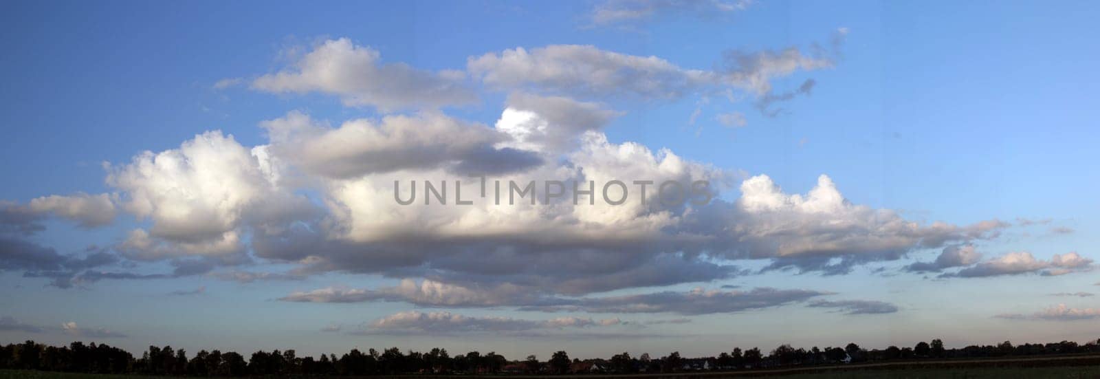 Photo consisting of 4 frames.