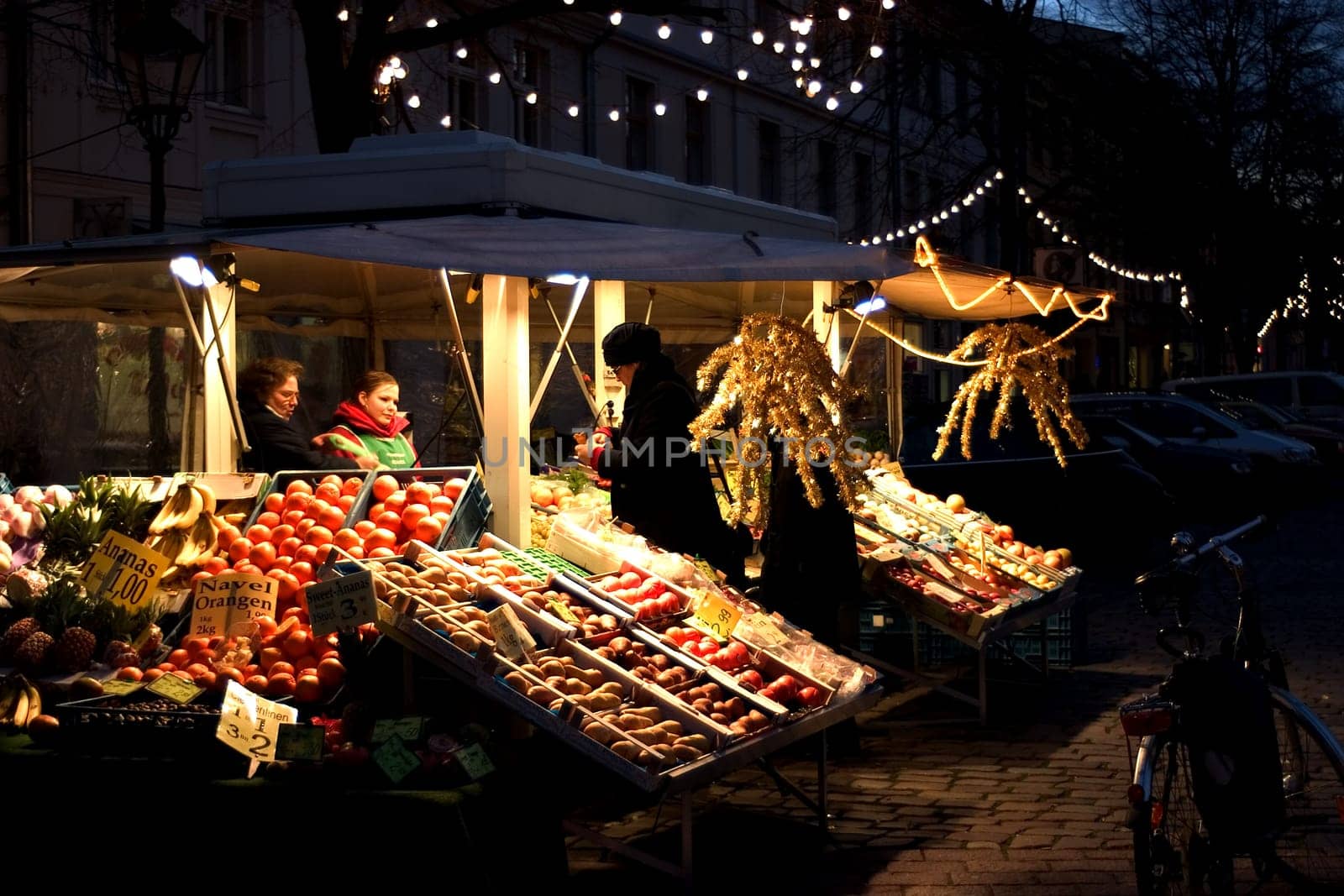 Fruit stand 02
