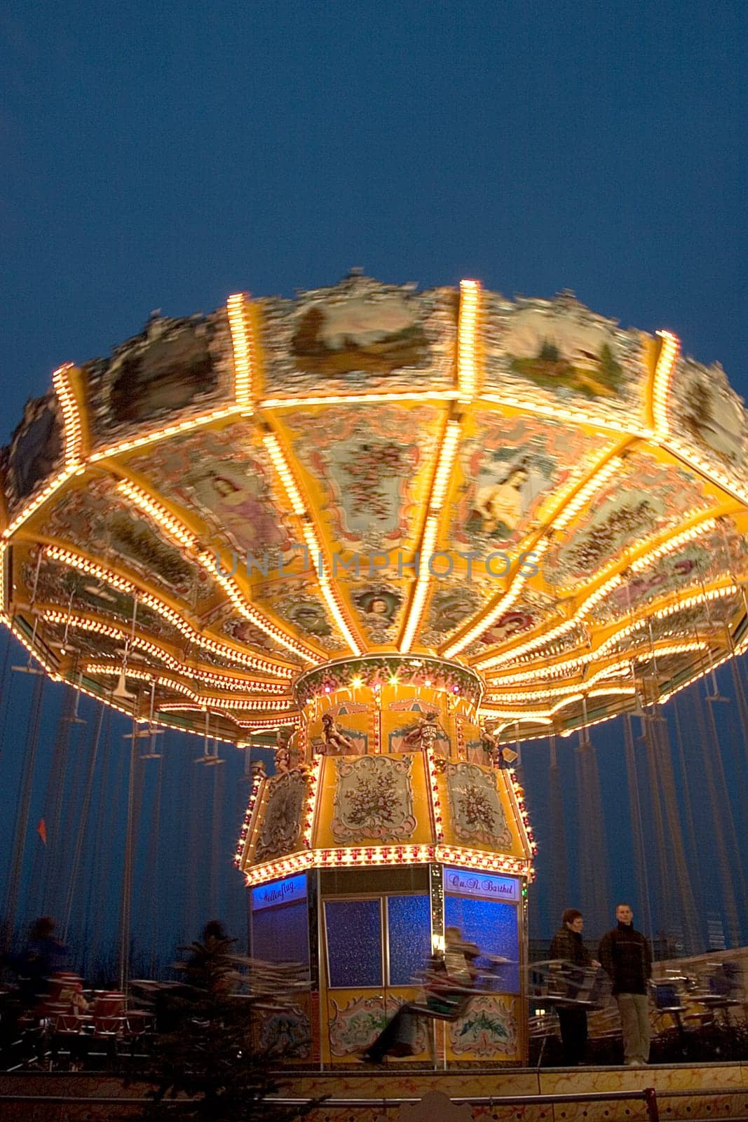 Chain Carousel 01