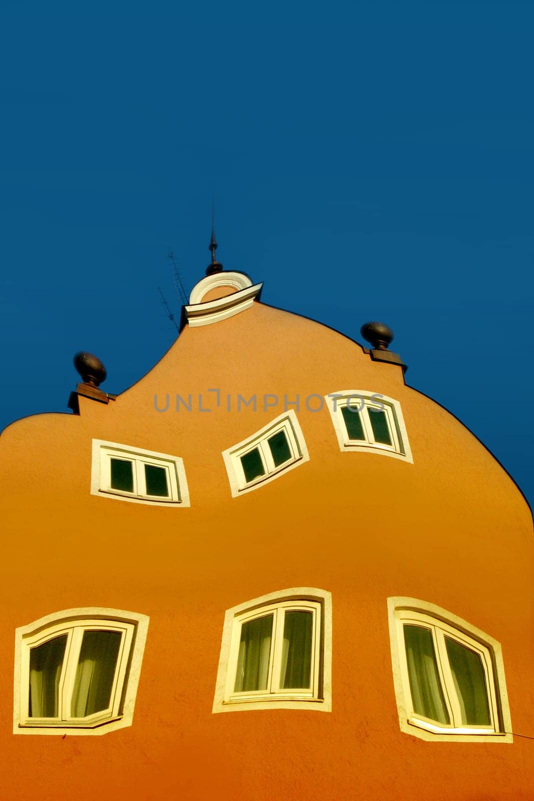 .. shot from the hip today during a shopping spree through Erding's city center. Unfortunately,it wasn't really straight,so I did it right away. Find,so the picture also has a chance
