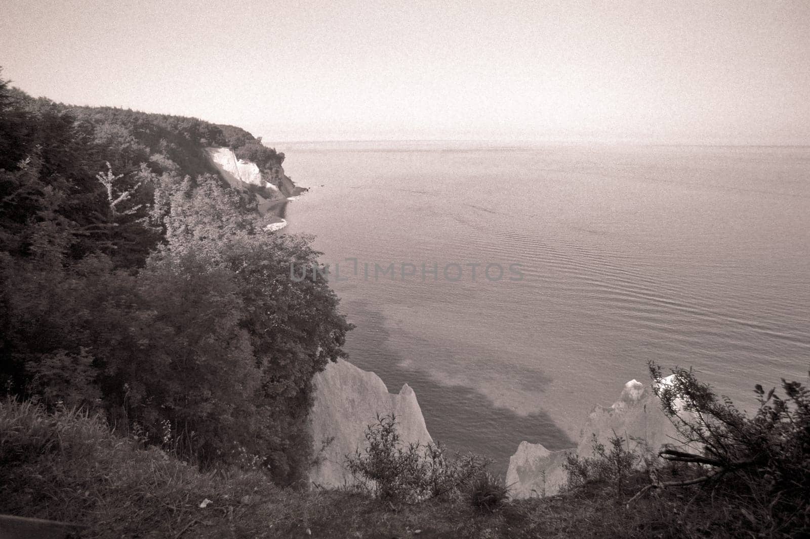 On Thursday night,the famous Wissow clinics of the Rügen chalk cliffs fell into the sea. There was an erosion slide of about 50,000 cubic meters. This means that one of Rügen's most famous landmarks has disappeared. What a pity!