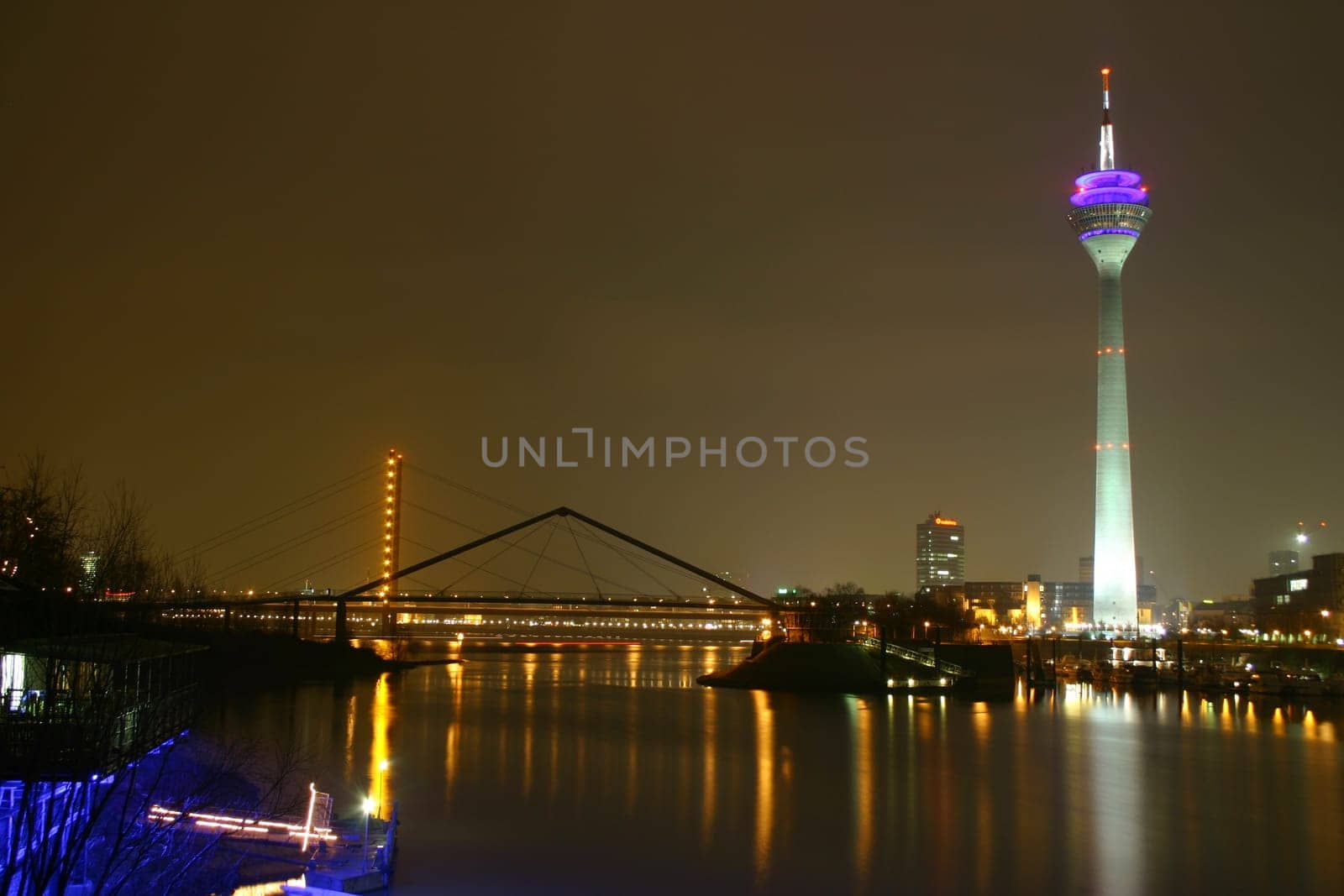 Wide angle 18-55 Canon aperture 8/30sec 300DPI = 5120x3413
