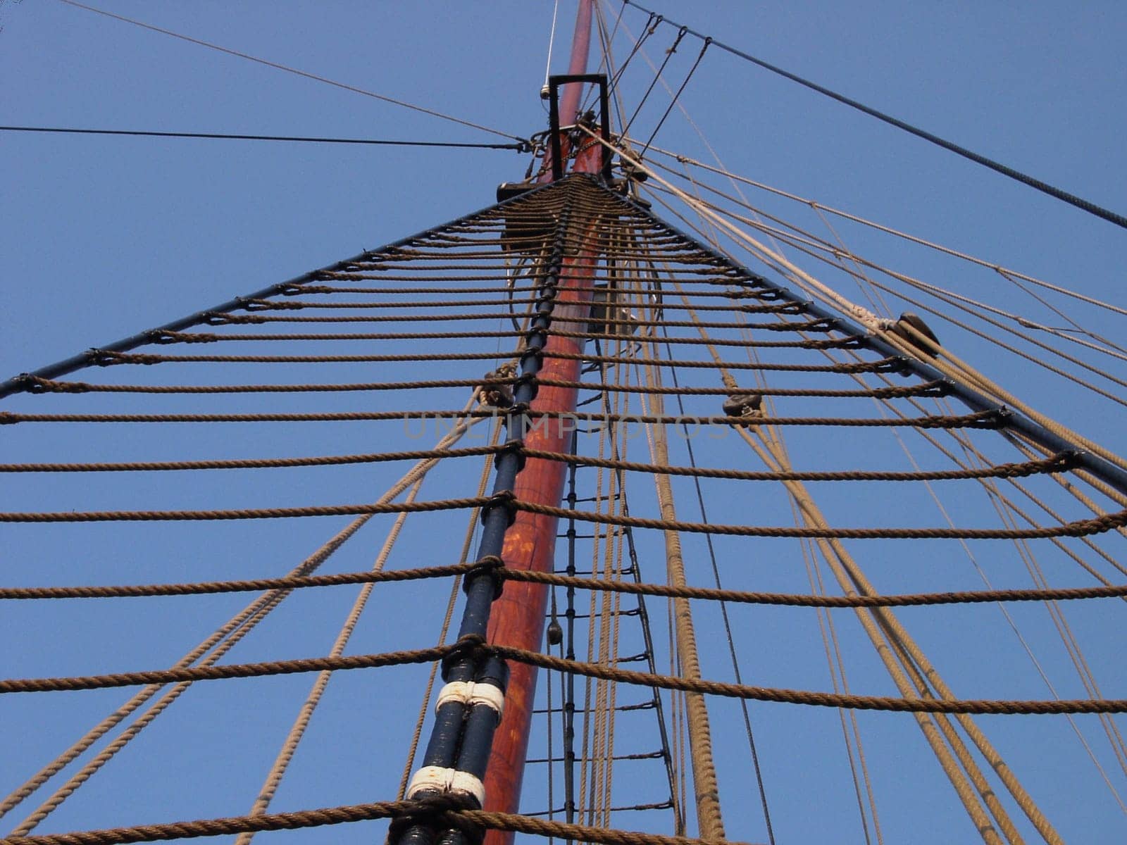 On large sailing ships,the weaving lines (rope ladders for climbing the mast) were attached to the inner shrouds with a weaving rope. Here on the Ryvar,Flensburg