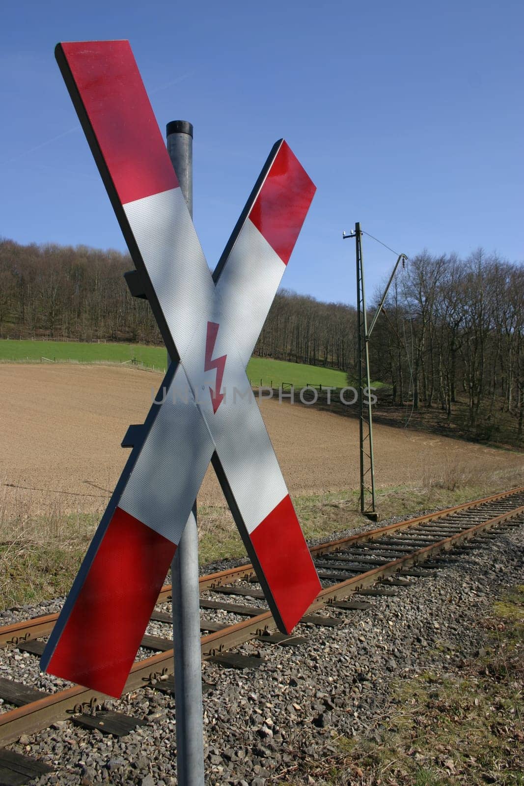 Diagonal cross