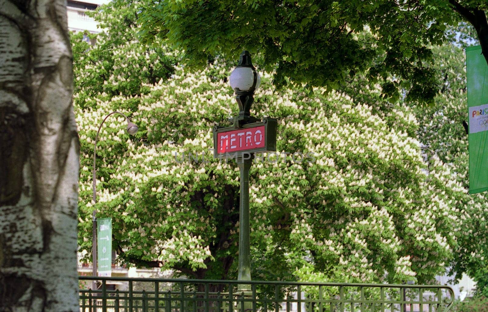 Metro sign in Paris