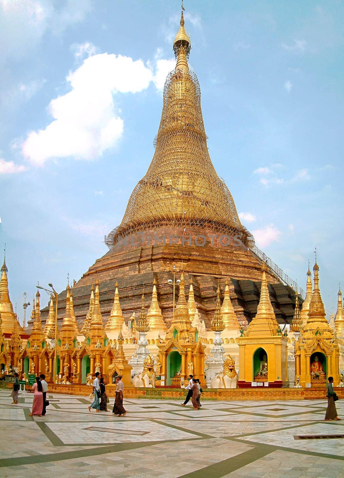 Schwe Dagon Pagoda Whole