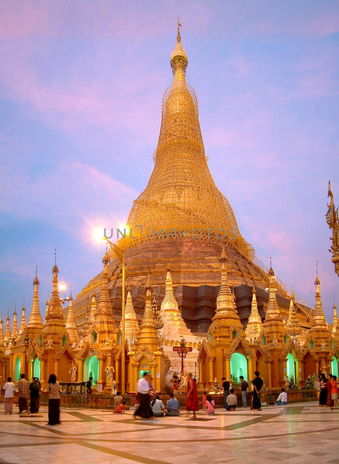 Schwe Dagon Pagoda Panorama2