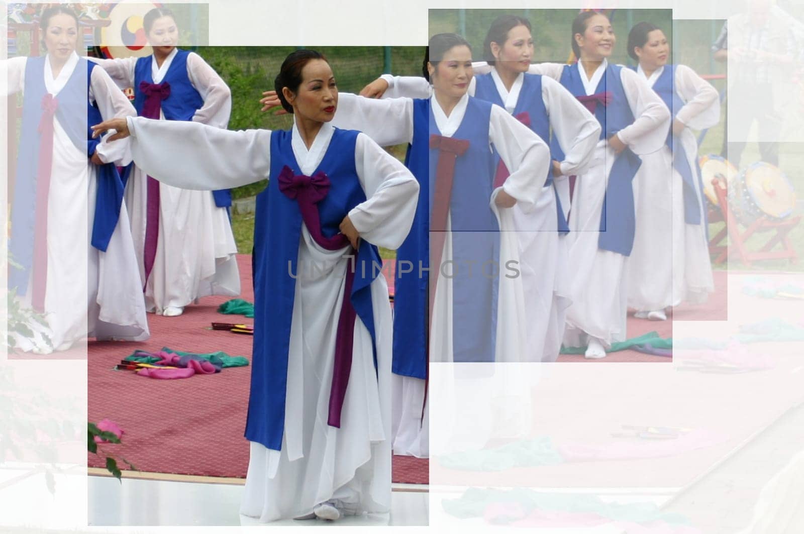 Dancers in the traditional dresses of the maids at the Korean imperial court. (Ueckermünde 4.6.05)