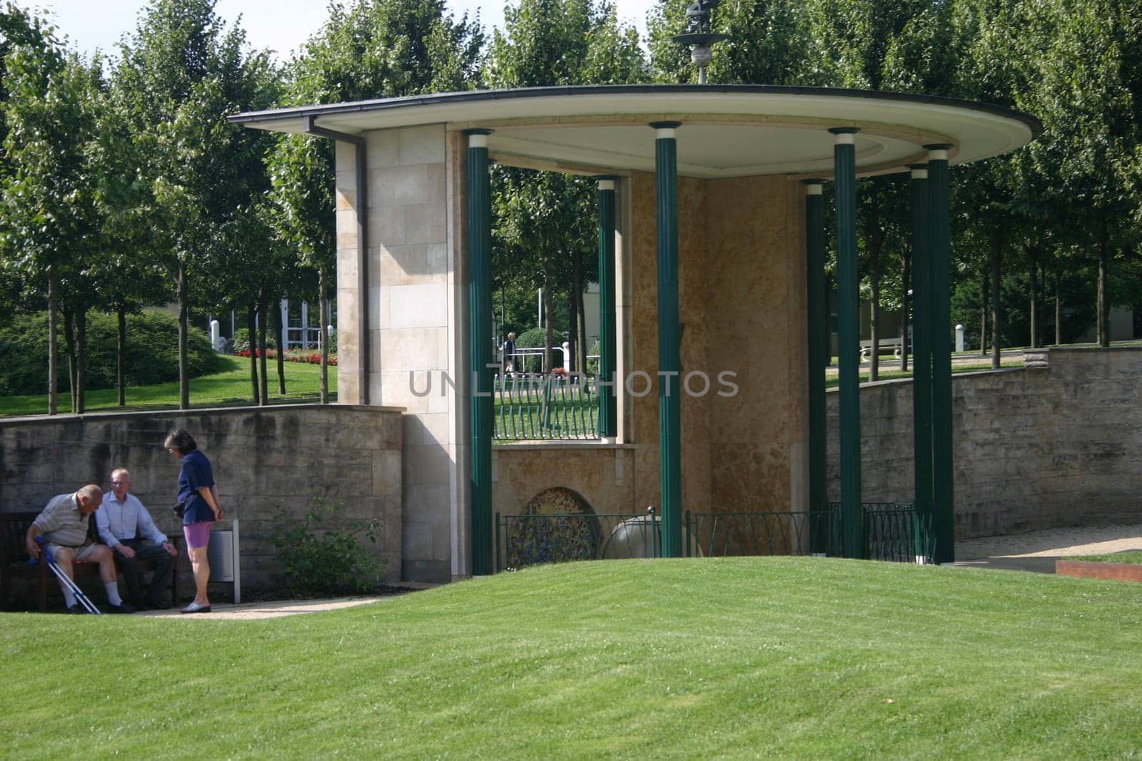 The Helen spring was discovered in 1844. The water penetrates to the surface from a depth of about 4000 m.