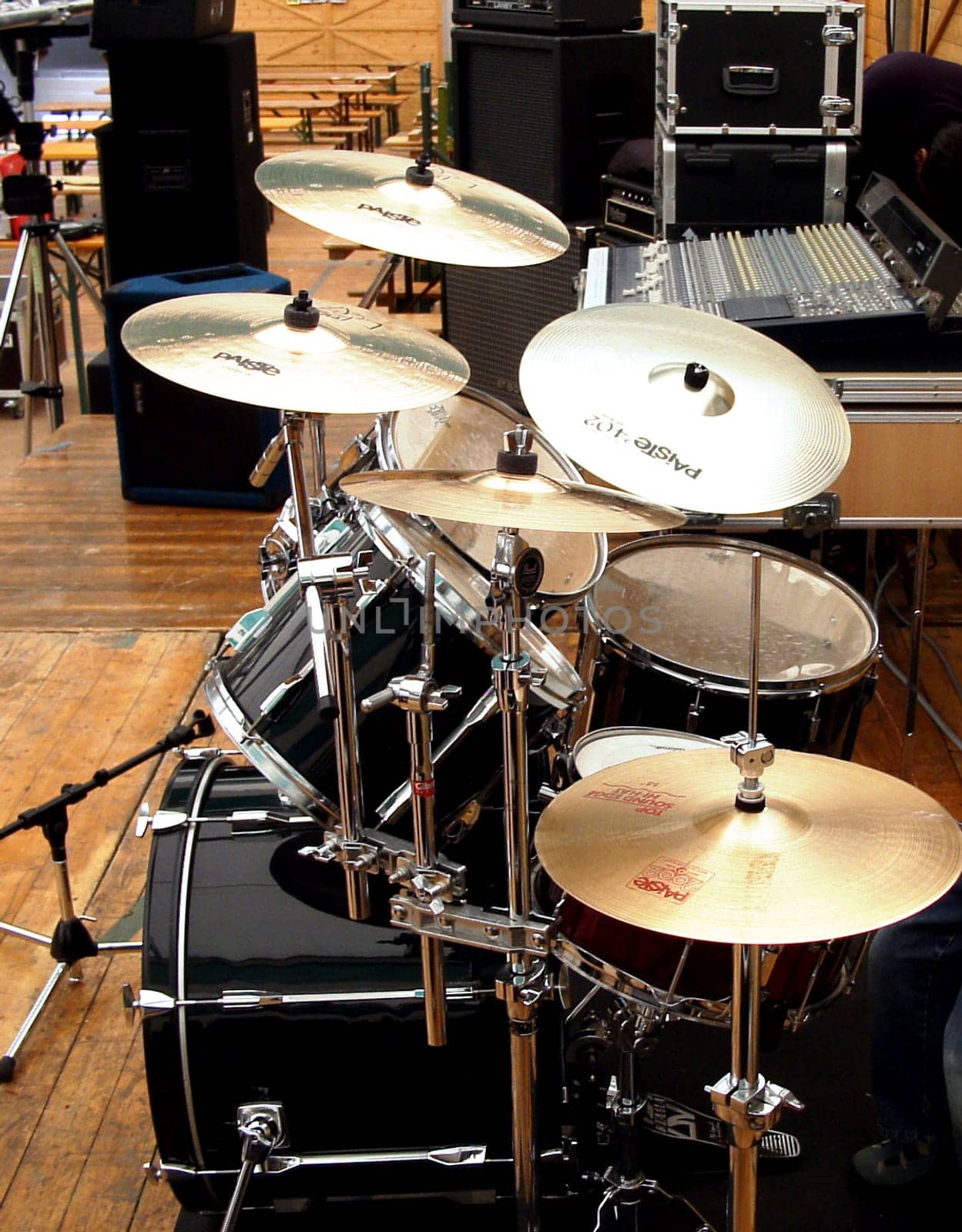 Drumkit or drums