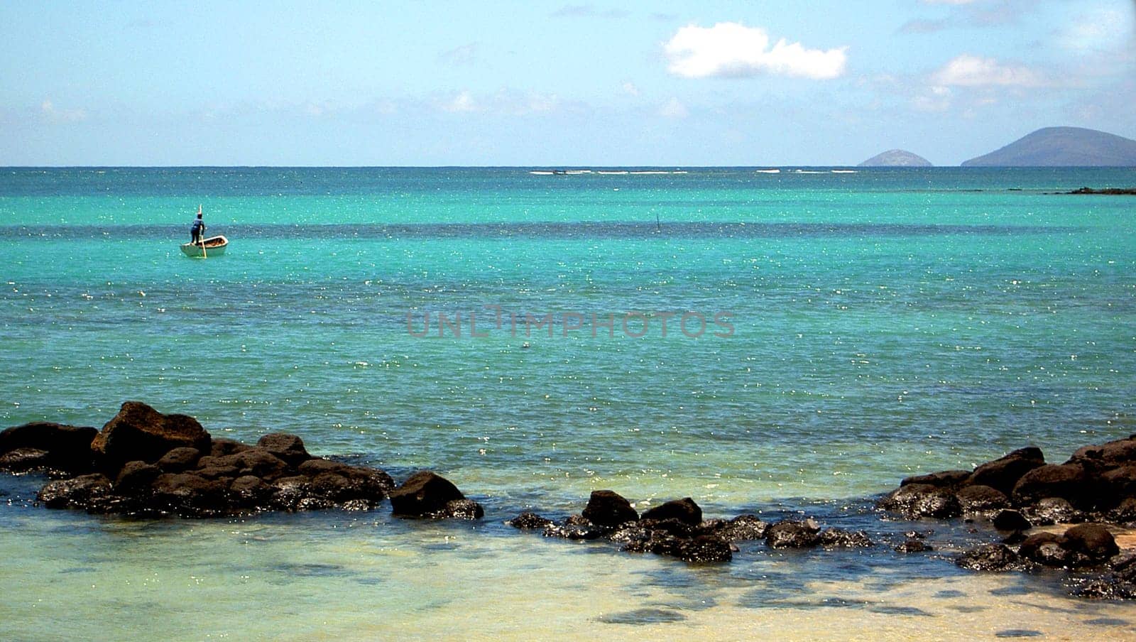 In the north of Mauritius,fishermen goes fishing. (Cam: Konica-Minolta R.KD 420Z)