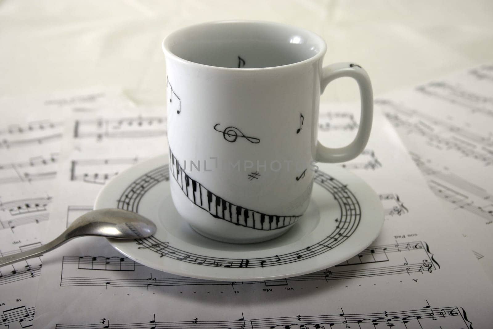 Cup without trophy
