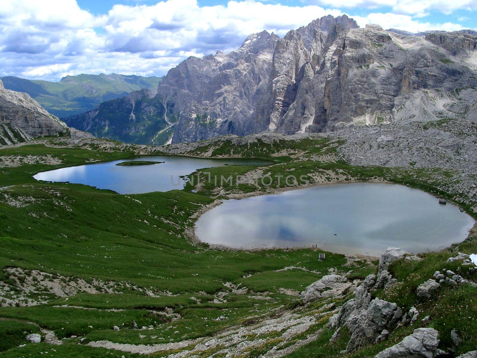 these are the lakes below the Three Peaks Hut