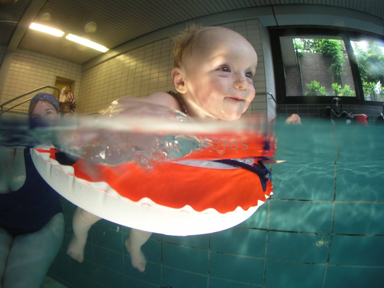 Half and half shots are particularly difficult because the surface (during baby swimming) is never completely still. Thanks to Marlon and Susanne in this way!