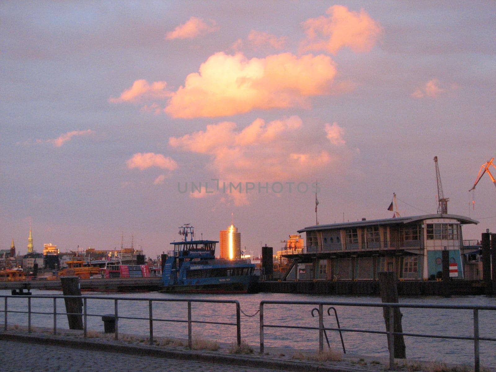 The Hanseatic Tower in the Hafencity. The picture was taken during the harbour sinking series. But I didn't find that it was purely past
