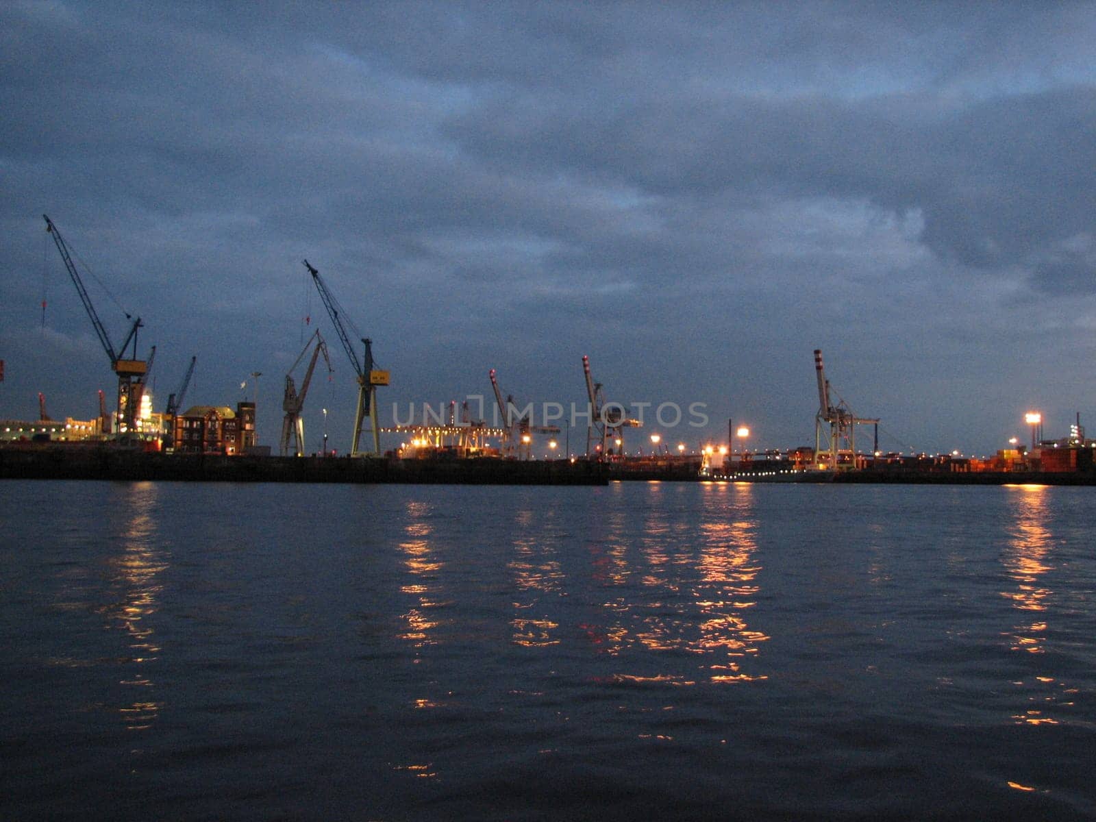 Seen from the fish market. First attempts with the tripod