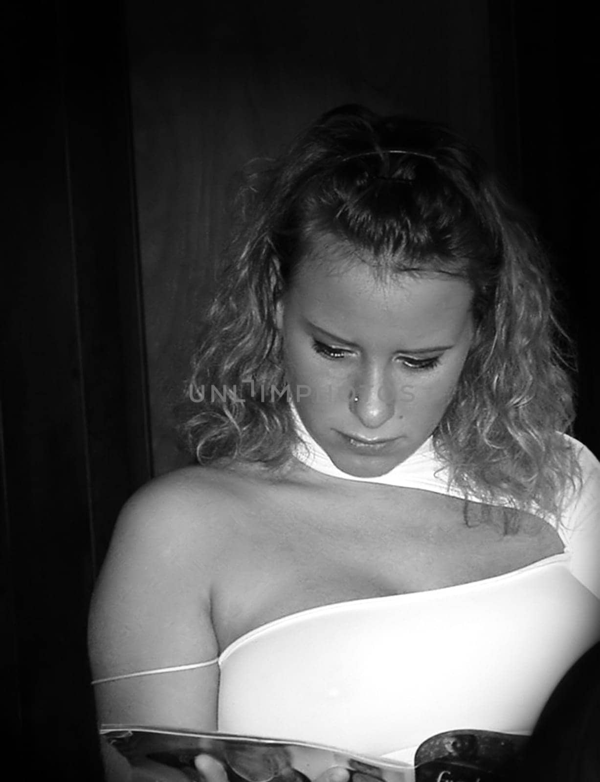 If I hadn't been so engrossed in reading,this photo of me would certainly not have been taken :o)