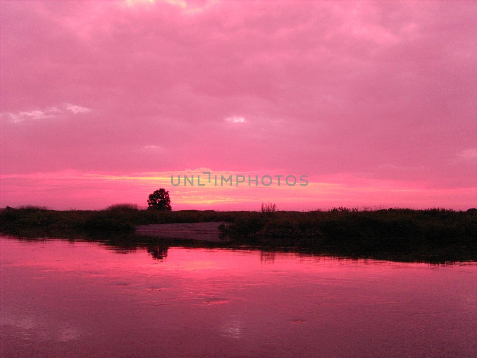 I took this photo on 28.07.05 21:30,yes these colors are real.