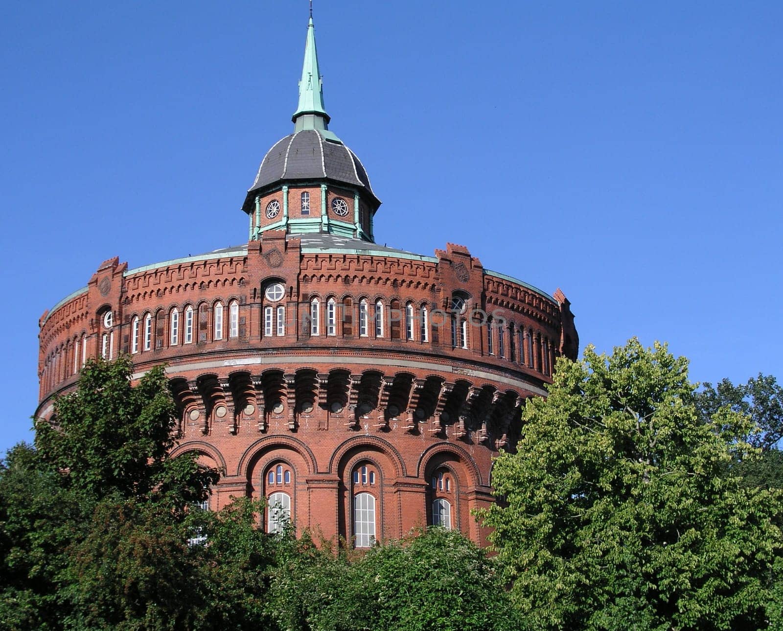 The water tower built in 1896/1897 with an iron "Intze tank"" in the northwest The district of Ravensberg is Kiel's largest domed building. Squat and massive,the brick rotunda is reminiscent of medieval castle and castle buildings. Fortification towers. Today he is out"
