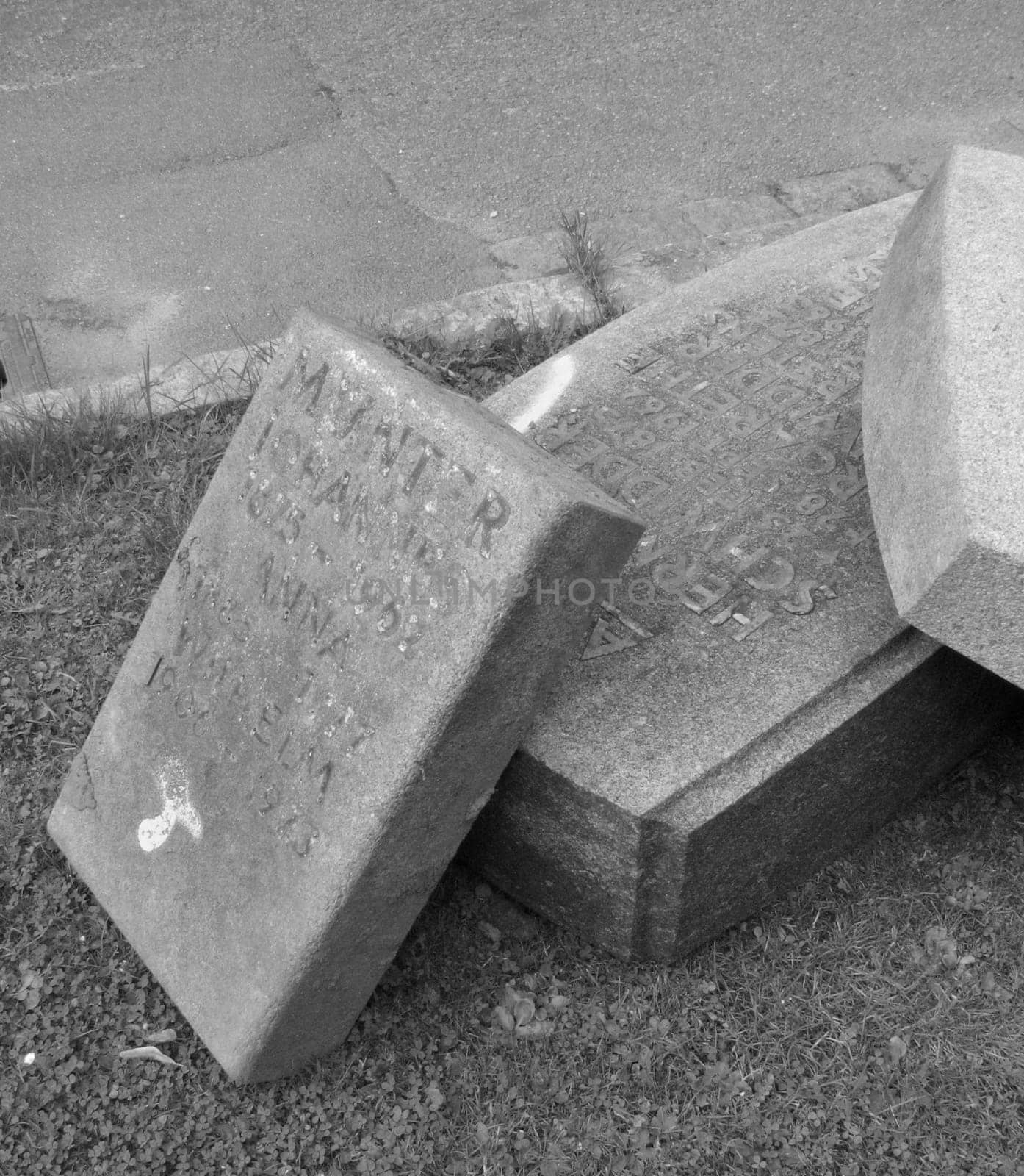 Gravestones on the side of the road,after the end of the lying time. They are usually processed into gravel and used in road construction.