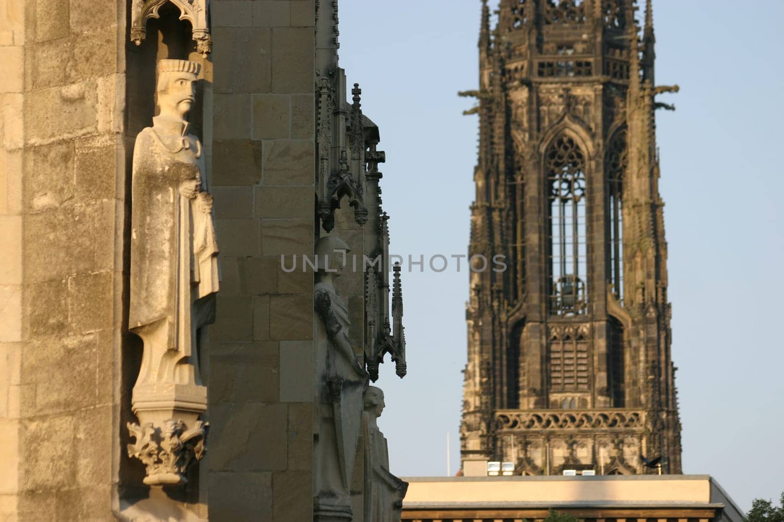 Figures at the cathedral